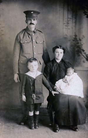 Jack Kidner with family c. 1917